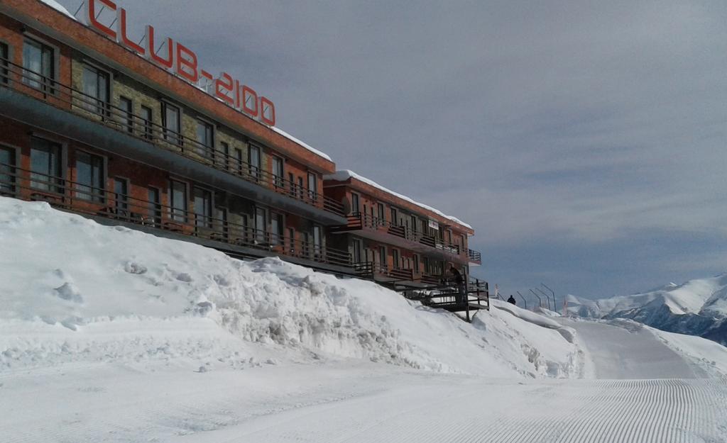 Hotel Club-2100 Gudauri Exteriör bild